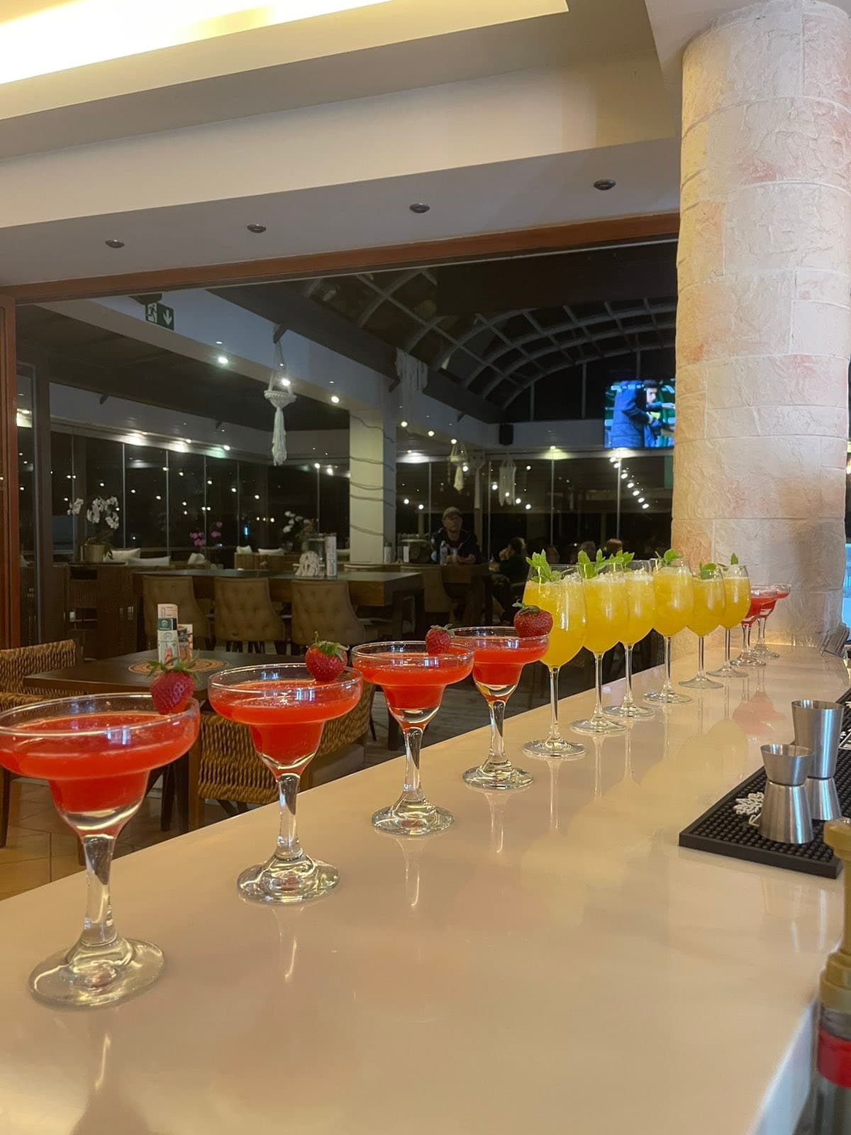Signature cocktails στην μπάρα του Cozy