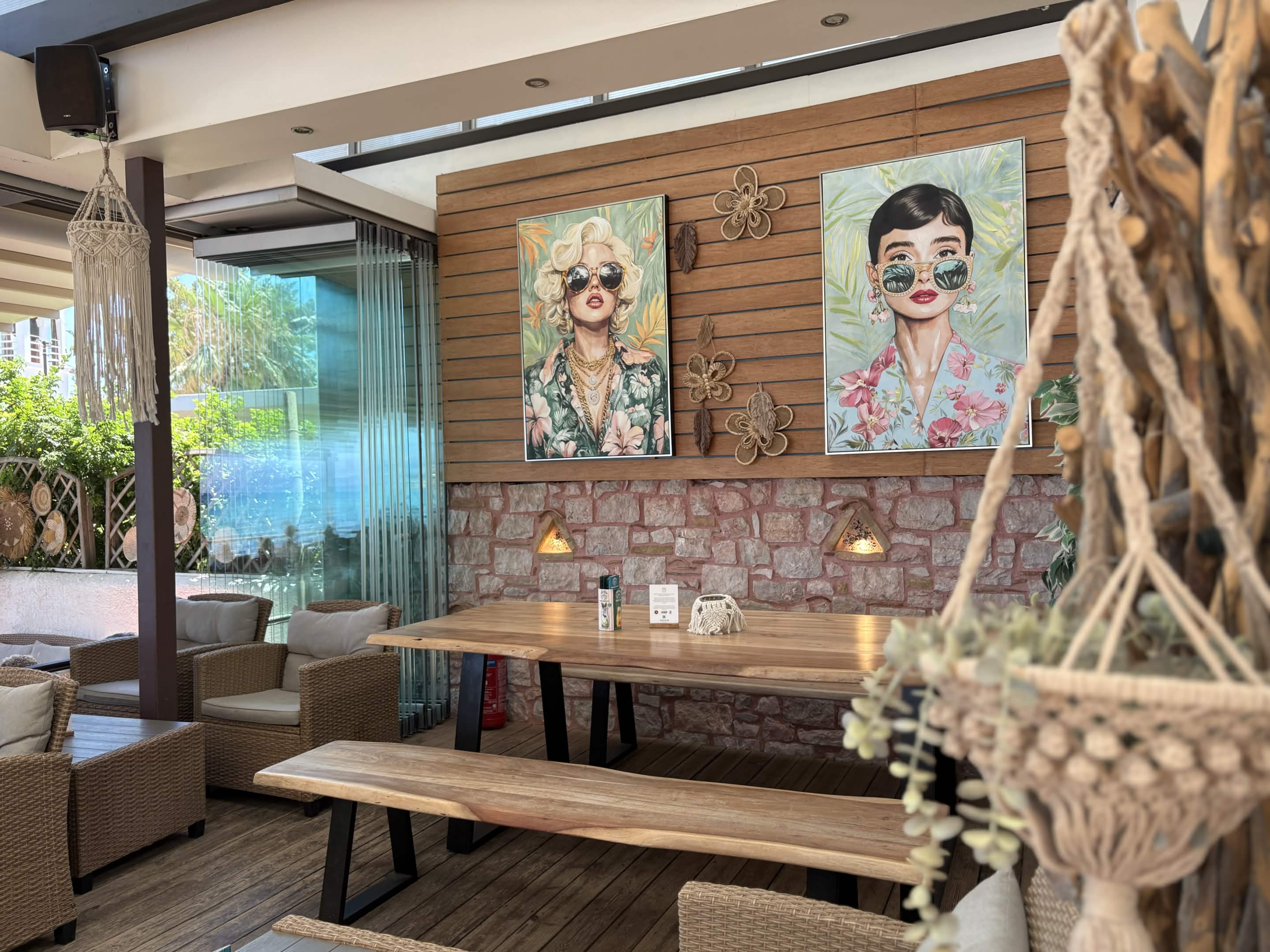 Lounge καθιστικό με έργα τέχνης